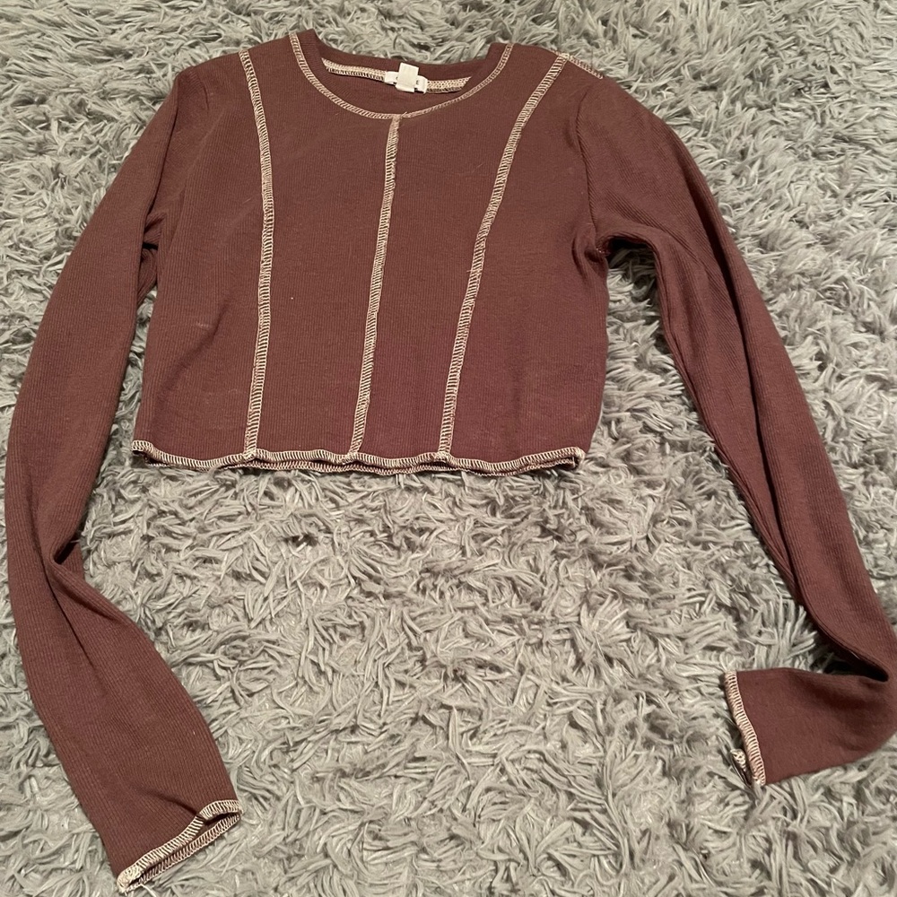 Long sleeved crop top.